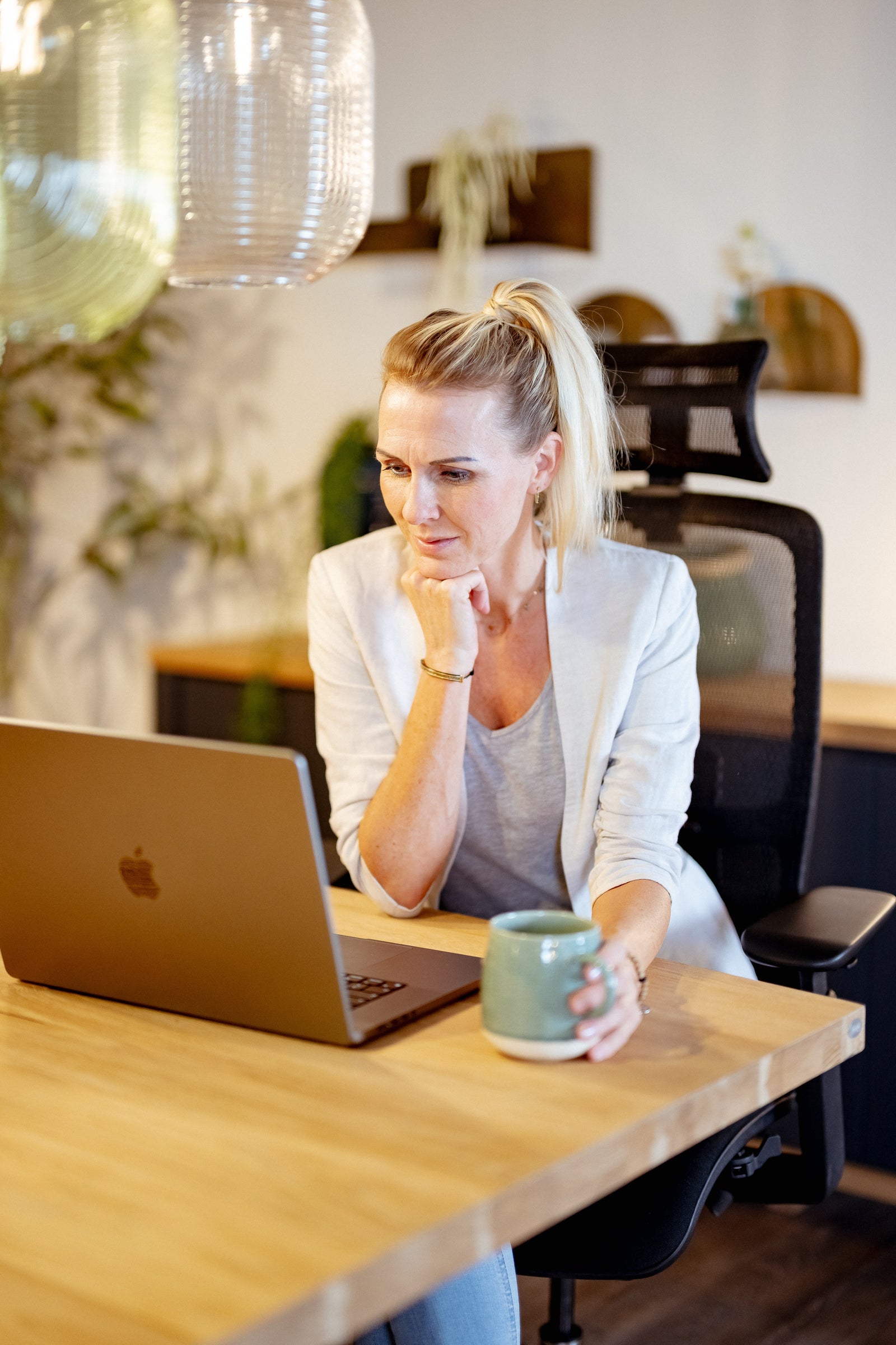 VALKENSTOL M6 ergonomischer Bürostuhl im Home Office