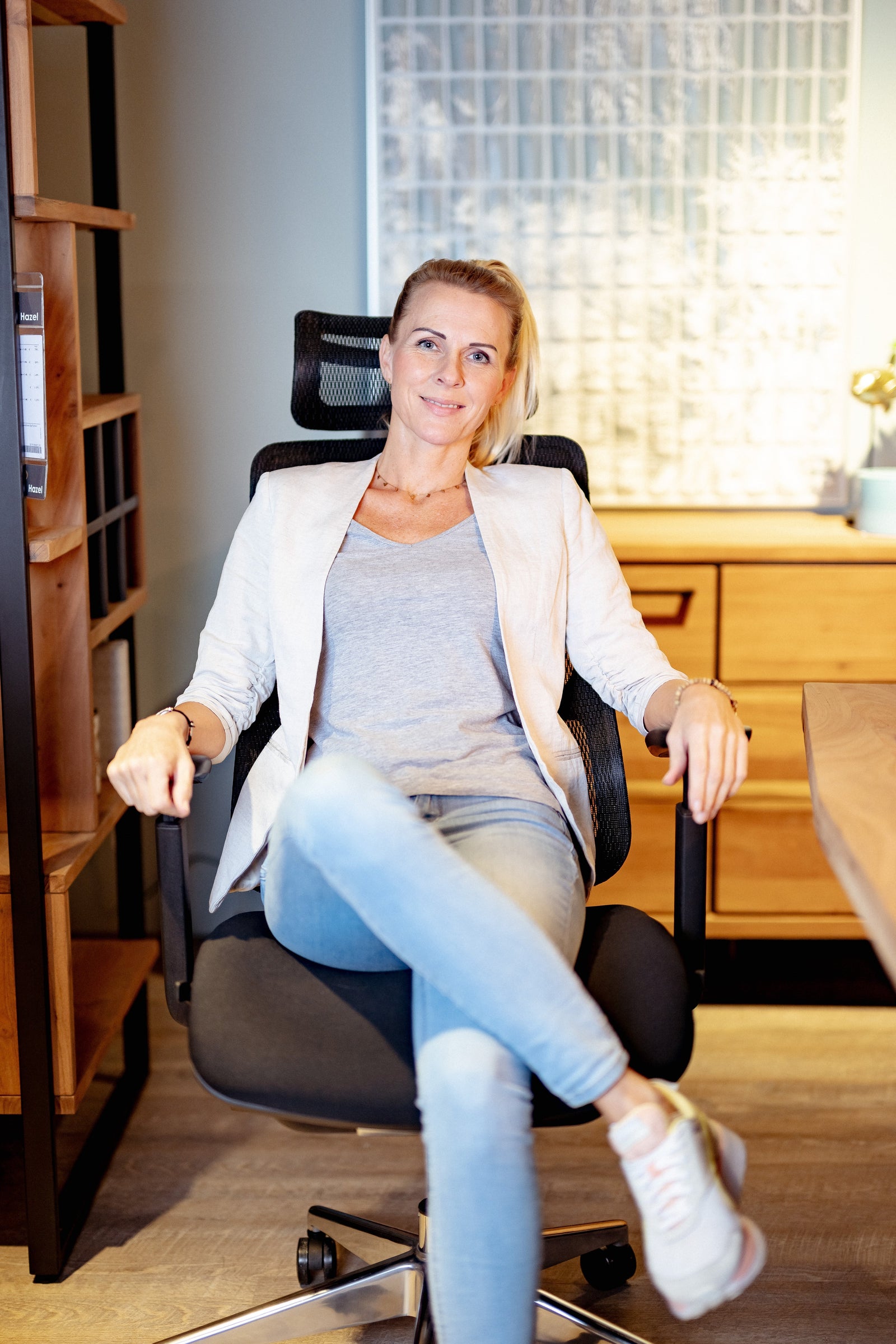 Bequemer ergonomischer VALKENSTOL M6 Bürostuhl für einen gesunden Rücken