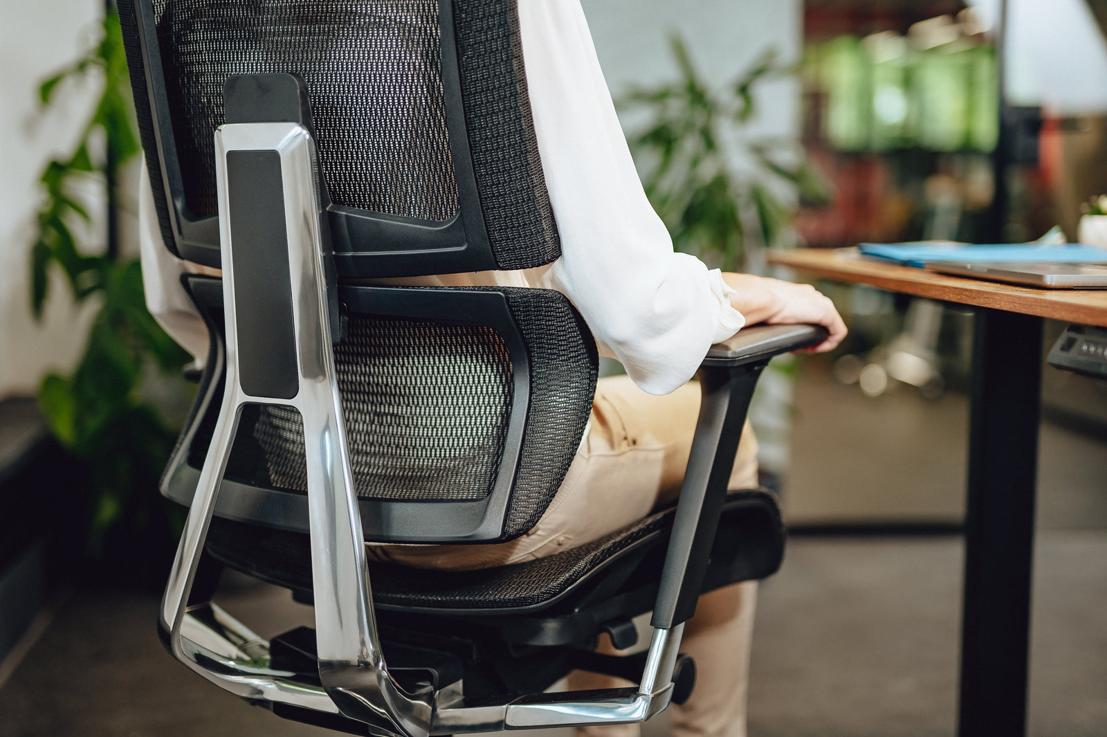 Ergonomischer VALKENSTOL M7 Bürostuhl für einen gesunden Rücken am Arbeitsplatz