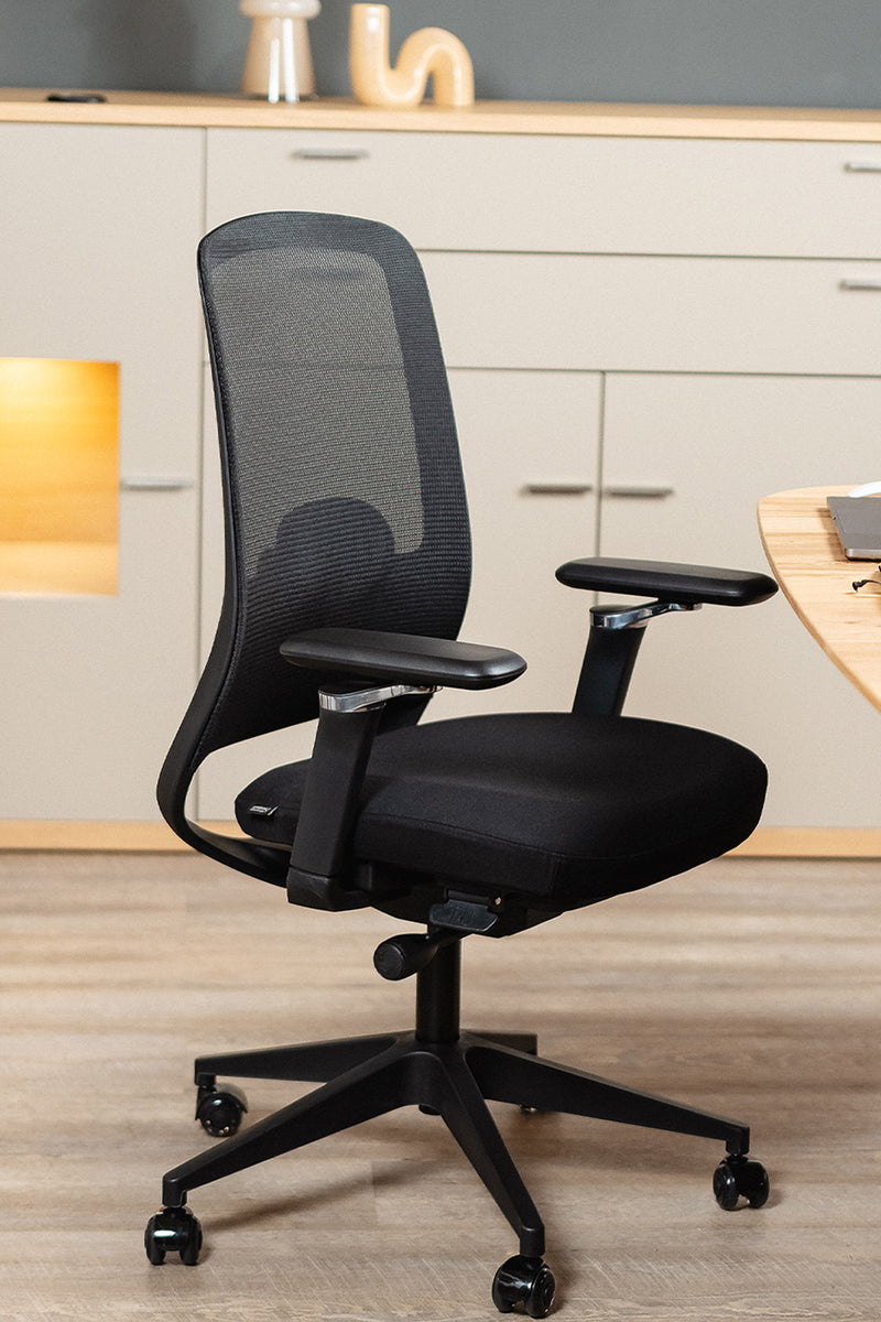 M4<span style="vertical-align: super; font-size:18px; color: white;-webkit-text-stroke:0.5px Red;font-weight:900;">NEU</span>